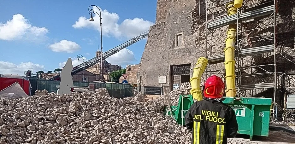 Roma, Italia: Realizaban trabajos de restauración en una torre medieval y se derrumbó dejando a trabajadores heridos y atrapados bajo los escombros