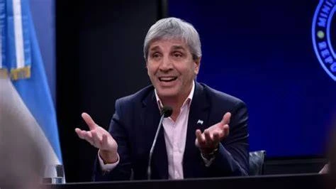 Caputo: “La economía se recuperará cuando haya inversiones, trabajo y salarios más altos… será en cuatro años”