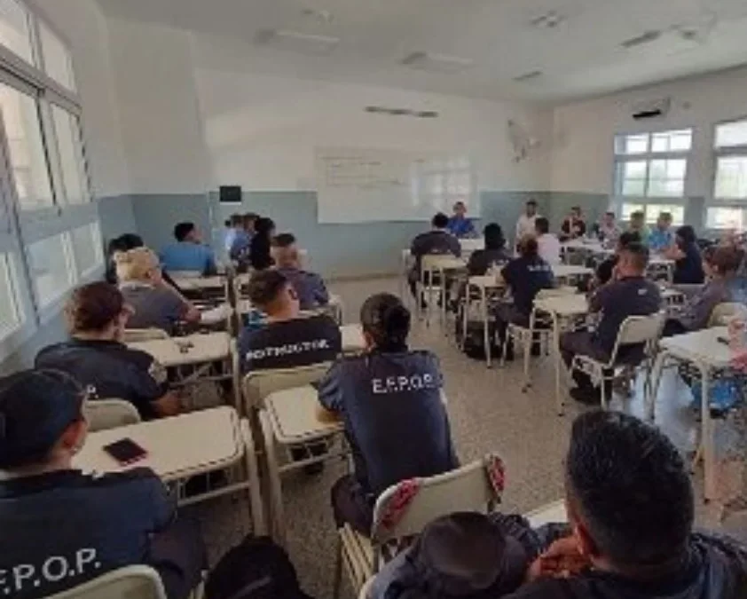 Instituto policial analiza cómo mejorar la formación de futuros agentes y facilitar el camino a quienes estudian lejos de su familia