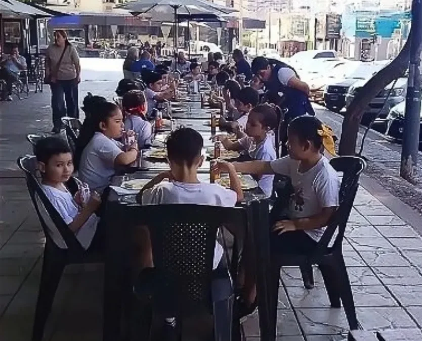 Alumnos del jardín de la escuela Normal hicieron su última salida del año por las calle céntricas de Chilecito