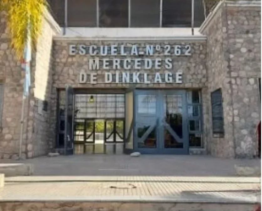 La escuela Dinklage celebra su centenario junto a varias generaciones de docentes y estudiantes del colegio