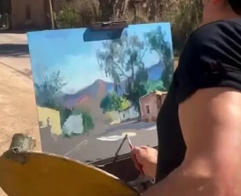 Artista chileciteño recorre distritos y monumentos para retratar el alma del patrimonio local