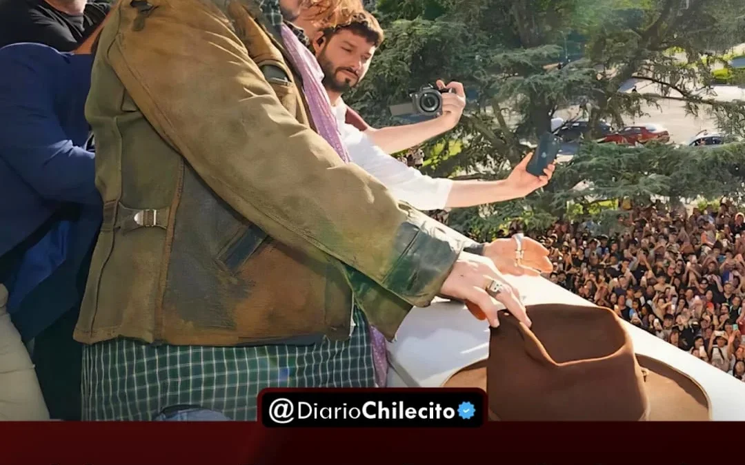 Johnny Deep fue declarado visitante ilustre en La plata y recibió la llave de la ciudad en un acto lleno de fans