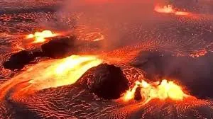 Hawaii: el volcán Kilauea erupcionó lanzando fuentes de lava de más de 450 metros de altura