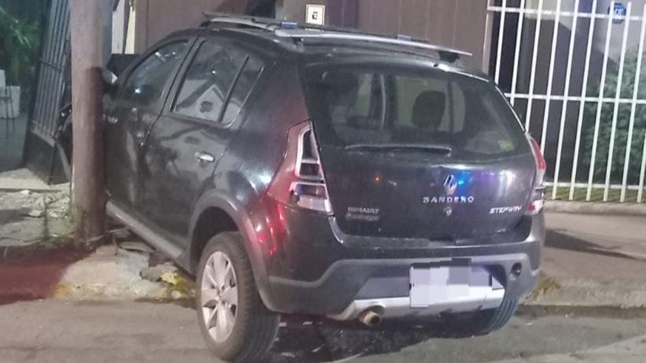 Córdoba: Conductor alcoholizado chocó contra dos viviendas y causó altercados con vecinos y la Policía