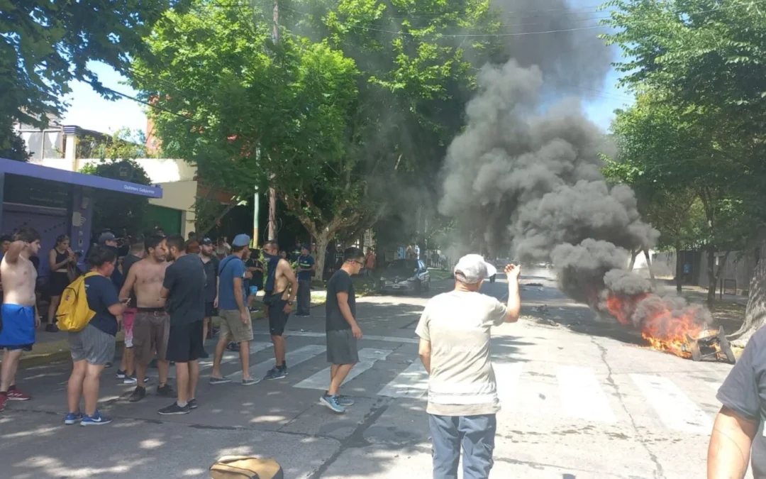 Quilmes, Buenos Aires: Enfrentamientos entre trapitos y la policía, trapitos rechazan un cambio en la regulación en el estacionamiento