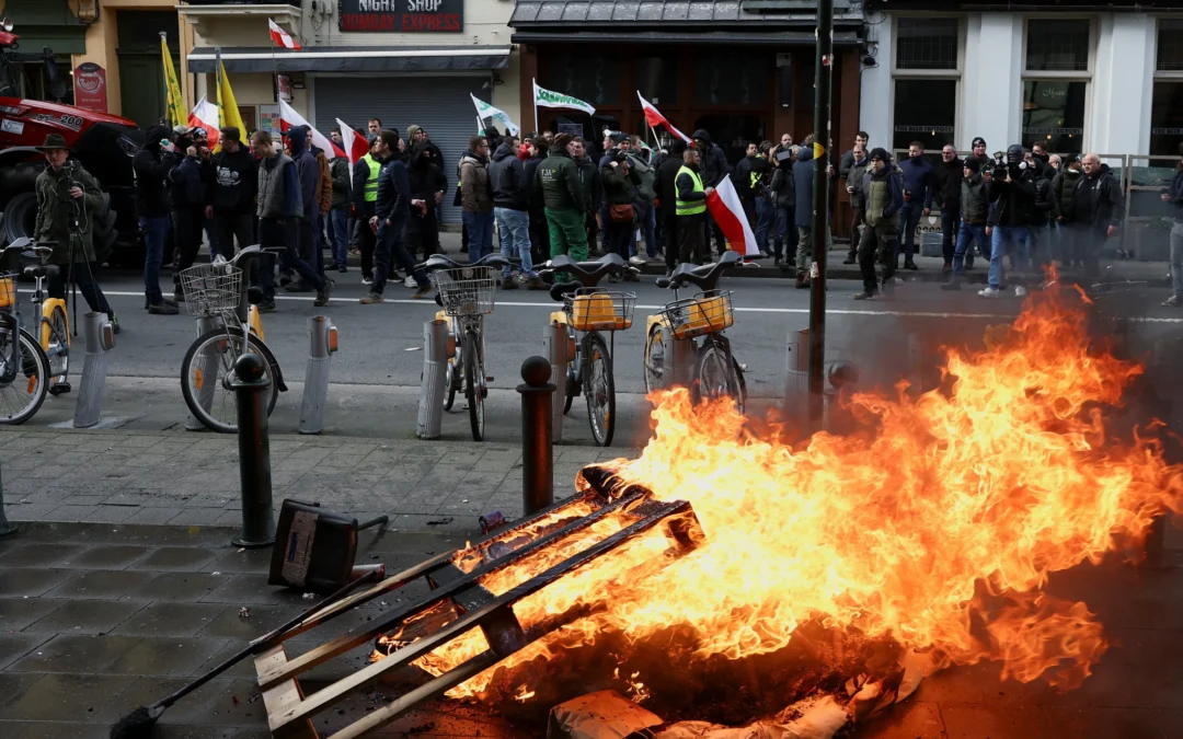 Bélgica, Bruselas: Agricultores de toda Europa protestaron contra un acuerdo comercial entre la Unión Europea y el Mercosur