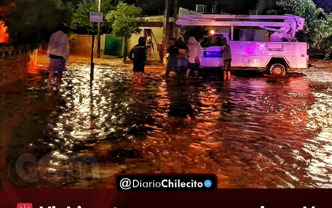 Vichigasta: una casa se inundó por la basura del rio y la ambulancia se rompió en pleno rescate de un vecino atrapado