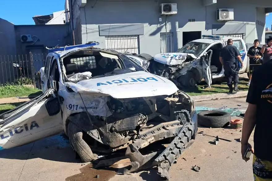 Buenos Aires: cuatro policías heridos tras el choque de dos patrulleros que perseguían una moto en fuga