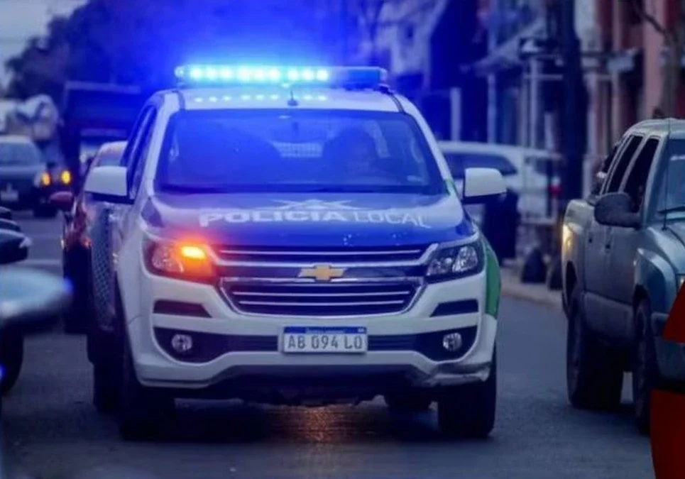 Pilar, Buenos Aires: patrullero atropelló a una nena de dos años, testigos aseguran que los policías iban distraídos con el celular.