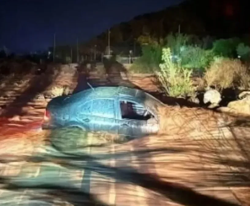 Durante el temporal del fin de semana, Policía y Bomberos rescataron a vehículos que intentaron cruzar rios crecidos