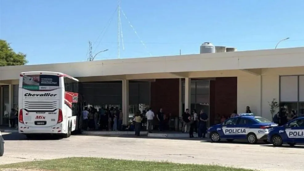 Córdoba: Cuatro choferes de viaje de egresados dieron positivo para el test de alcoholemia y el colectivo no estaba en regla