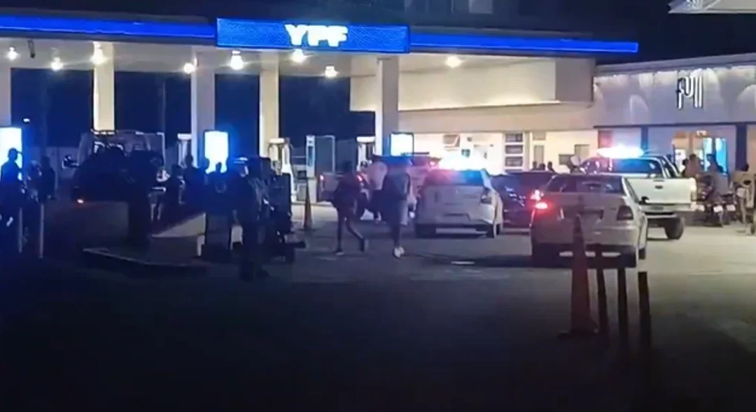 Buenos Aires: un joven de 24 años mata al ex de su pareja en una estación de servicio luego de un enfrentamiento