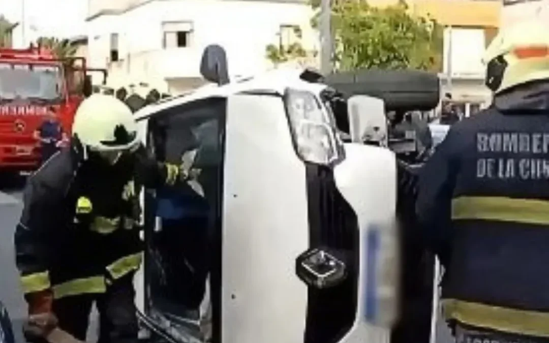 Buenos Aires: Cinco personas heridas en violento vuelco Chocaron contra varios vehículos estacionados. Aparentemente iban alcoholizados