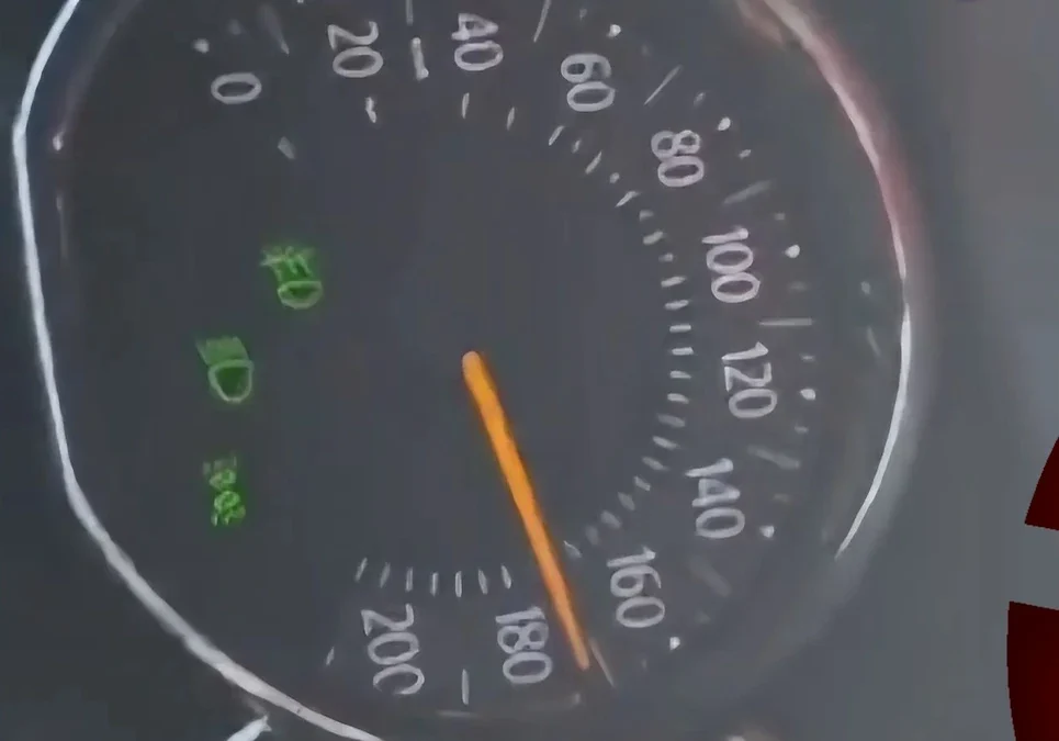 Buenos Aires: Agencia Nacional de Seguridad Vial interviene para sancionar a una joven que se grabó conduciendo a 180km/h.