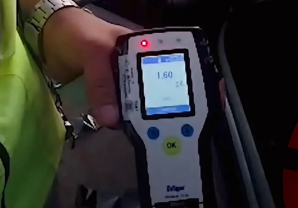 Buenos Aires: Un hombre dio positivo de alcoholemia cuando llevaba a tres nenes sin cinturón y le faltaban más de 50 kilómetros de viaje.