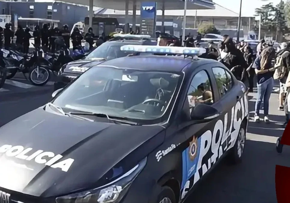 Crisis de seguridad en Santa Fe: Policías enfrentados y acuartelamiento en reclamo salarial.