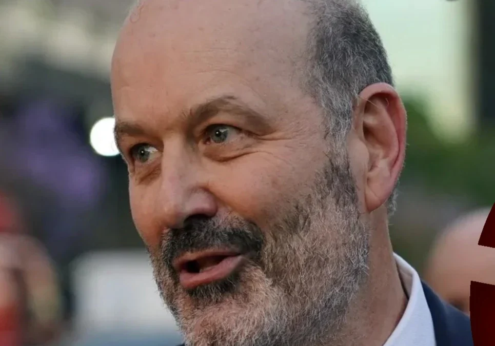 El ministro de desregulación defendió el cambio de horas extras por el «banco de horas», contemplado en reforma aprobada en el senado.