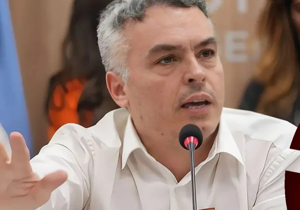 Esteban Paulón denuncia que el proyecto de reforma laboral llegó a los senadores solo seis minutos antes de su votación