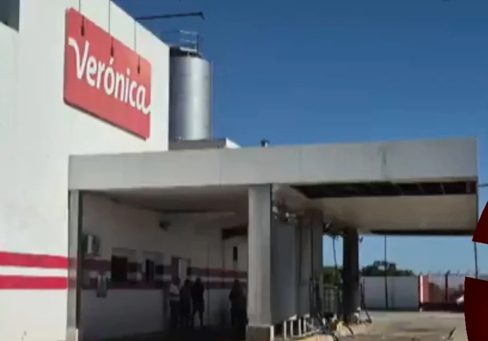 Lácteos Verónica profundiza su crisis económica y peligran 700 puestos de trabajo en sus tres unidades industriales.