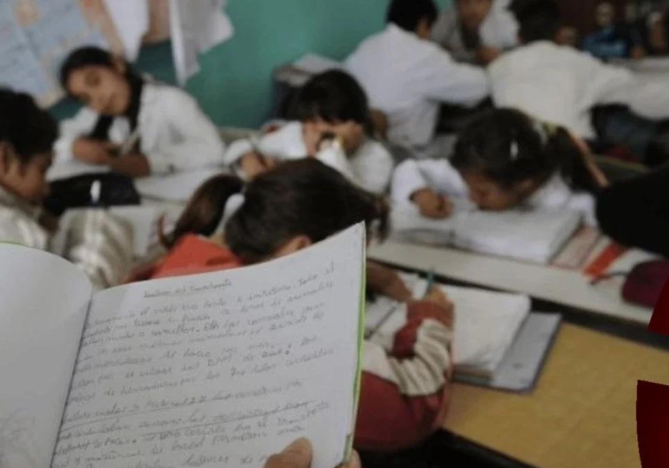 La Provincia anunció un incremento salarial docente: confirman suba del básico y refuerzo de 70.000 pesos remunerativos.