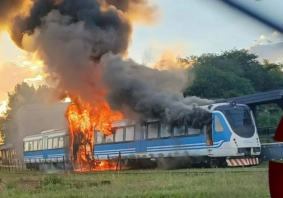 Tren de las Sierras: Incendio de vagones en La Calera obligó a evacuar a 120 pasajeros en Córdoba.