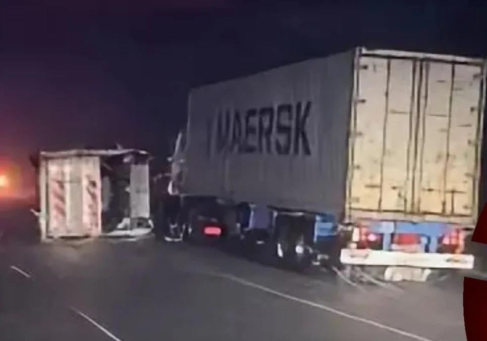 Un fuerte temporal con ráfagas de 100 km/h provoca el vuelco de varios camiones en la autopista Rosario-Córdoba