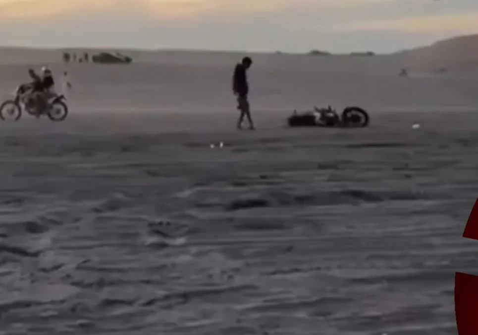 Un motociclista resultó ileso en Villa Gesell tras perder el control de su vehículo, chocar y salir despedido.