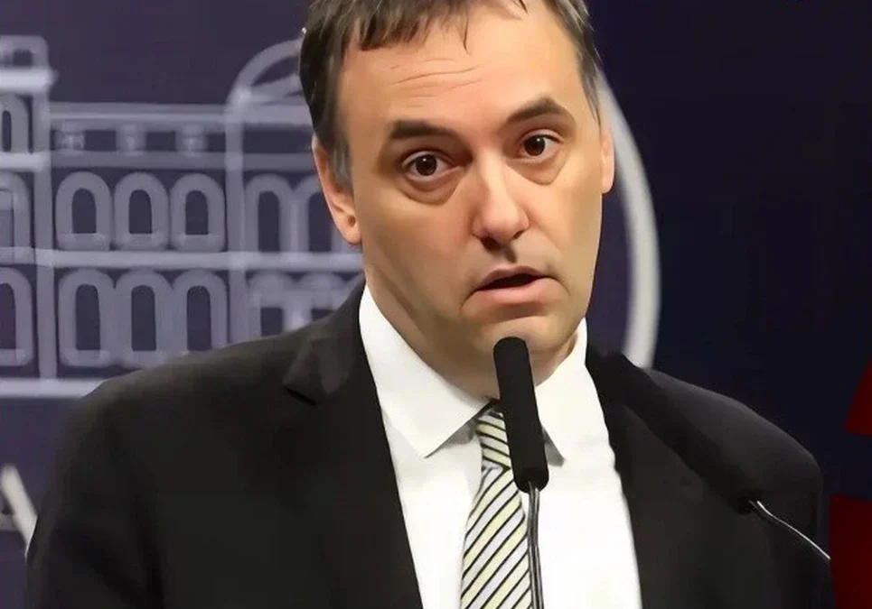 Adorni dijo que pagó un departamento de US$ 230 mil con plata prestada, pero las jubiladas que figuran no lo reconocen.