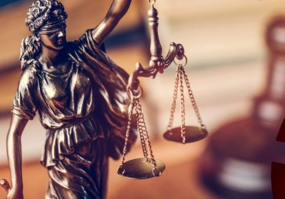 Avanza el juicio contra un conductor que mató a una joven tras chocar un cartel frente a una farmacia.