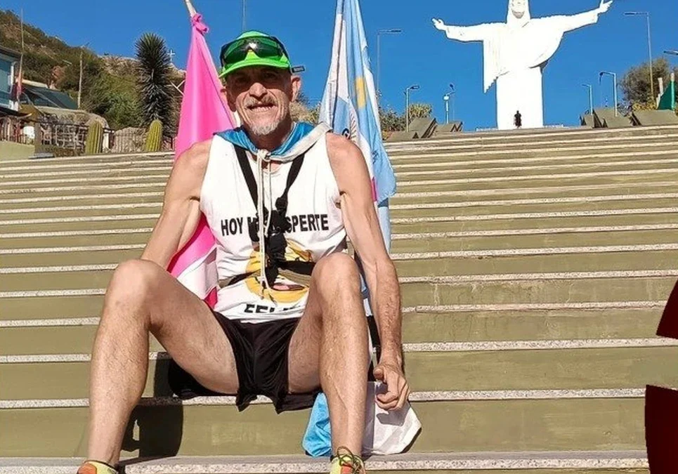 De Misiones a Ushuaia: un atleta corre por las rutas argentinas para promover la alimentación sana y la paz.