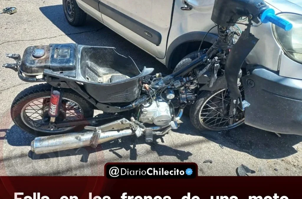 Falla en los frenos de una moto provocó un accidente de tránsito sin consecuencias de gravedad en San Martín Y Adolfo E. Dávila.
