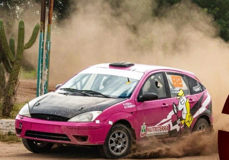 Los corredores Juan Pizzo y Victoria Polanco se impusieron en la primera fecha del provincial de Rally.
