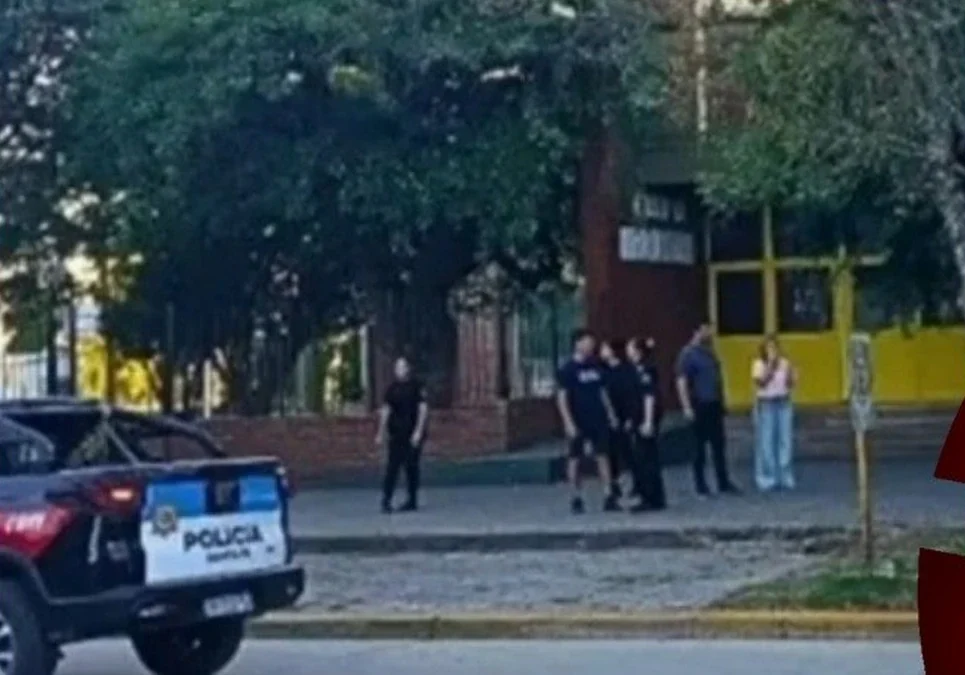 Tragedia en una escuela de Santa Fe: un alumno mató a un compañero de 13 años e hirió a otros dos con una escopeta.