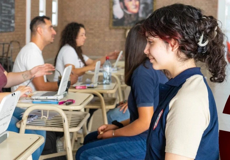 Transporte de la Provincia realiza entregas del Boleto Estudiantil Gratuito en colegios secundarios de Chilecito.