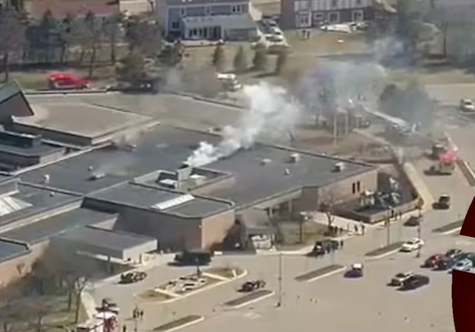 Un atacante murió tras chocar contra un templo judío y enfrentarse a disparos con la policía en Estados Unidos.