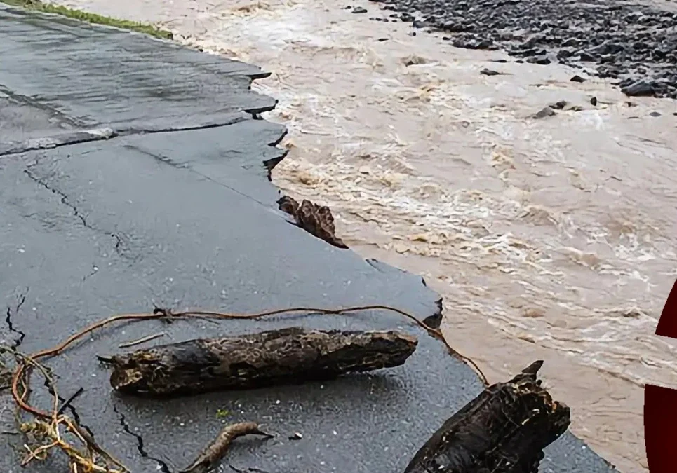 Un intenso temporal en Tucumán provocó el desborde de ríos y dejó varias localidades aisladas.