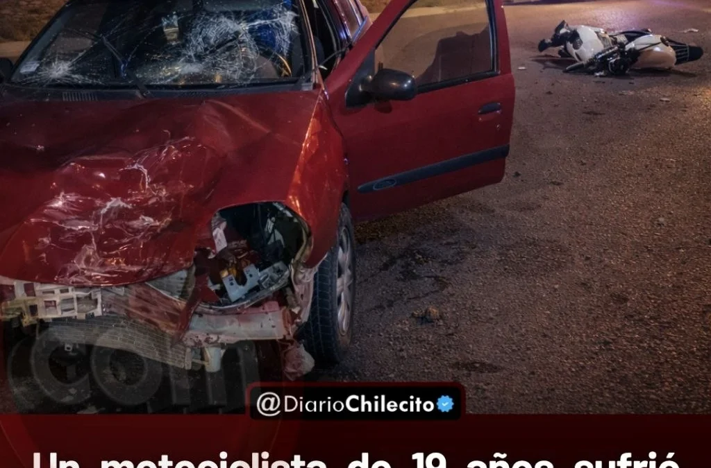 Un motociclista de 19 años sufrió heridas tras impactar contra un auto en la esquina de Avenida Circunvalación y Arturo Illia.