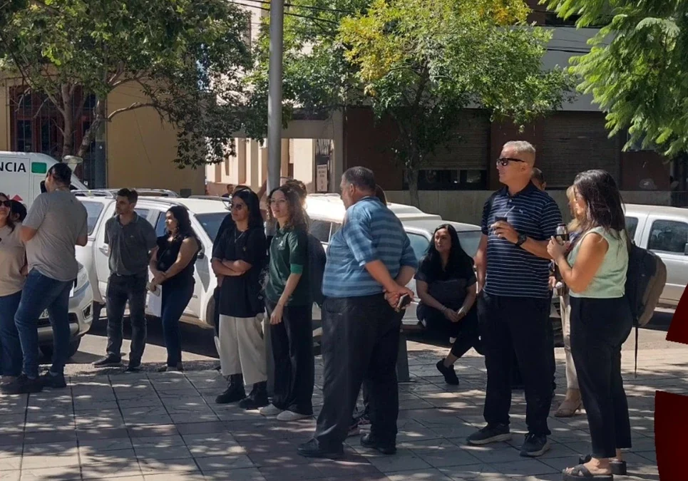 Universitarios advierten que los salarios no alcanzan para cubrir el mes y reclaman el financiamiento aprobado por Ley.