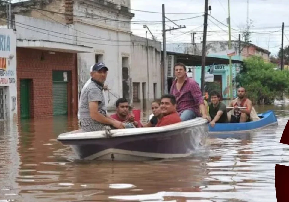 Vecinos inundados en Tucumán denuncian que fueron asaltados mientras intentaban escapar del agua.