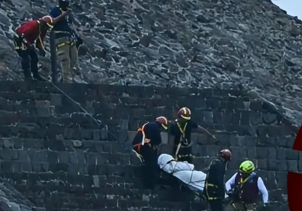 Ataque armado en el centro de México: un hombre asesinó a una mujer y baleó a otros cuatro turistas en la Pirámide de la Luna.