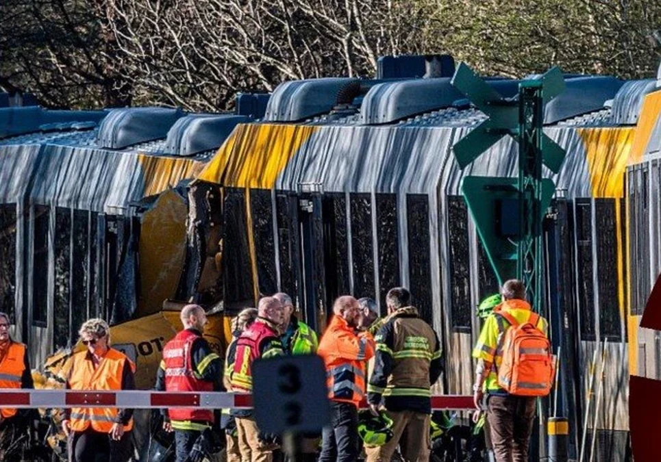 Choque frontal de trenes en Dinamarca deja una veintena de heridos y cinco pasajeros en estado crítico.