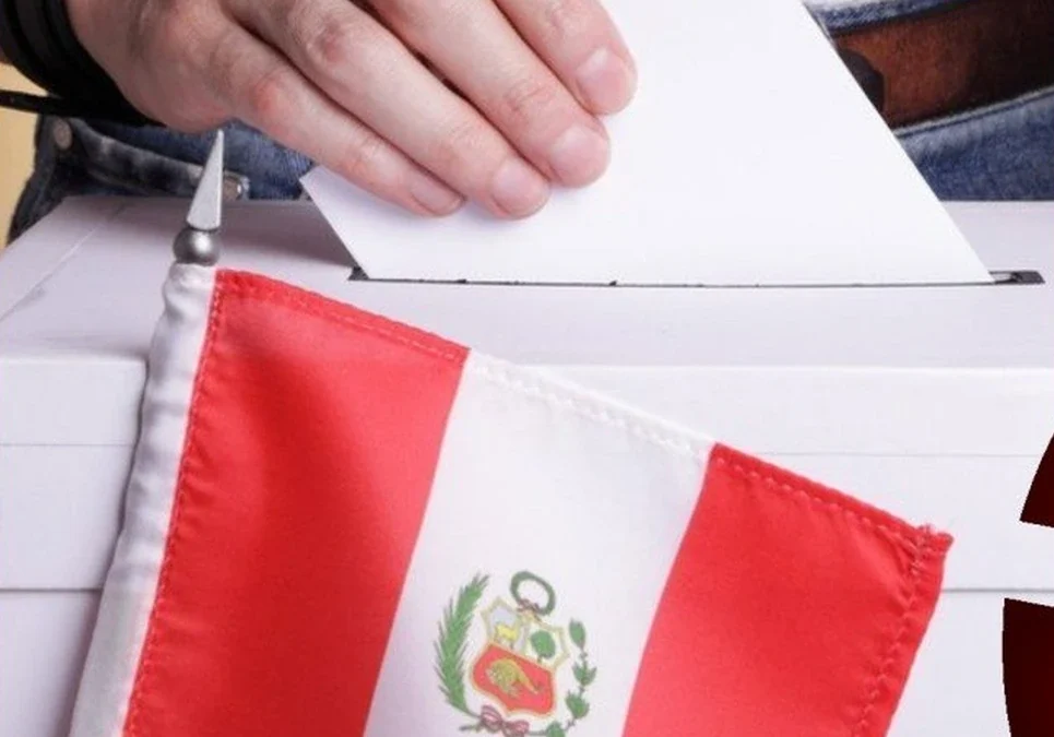 Crisis electoral en Perú: renunció el titular de la ONPE en medio de la incertidumbre por el balotaje presidencial.