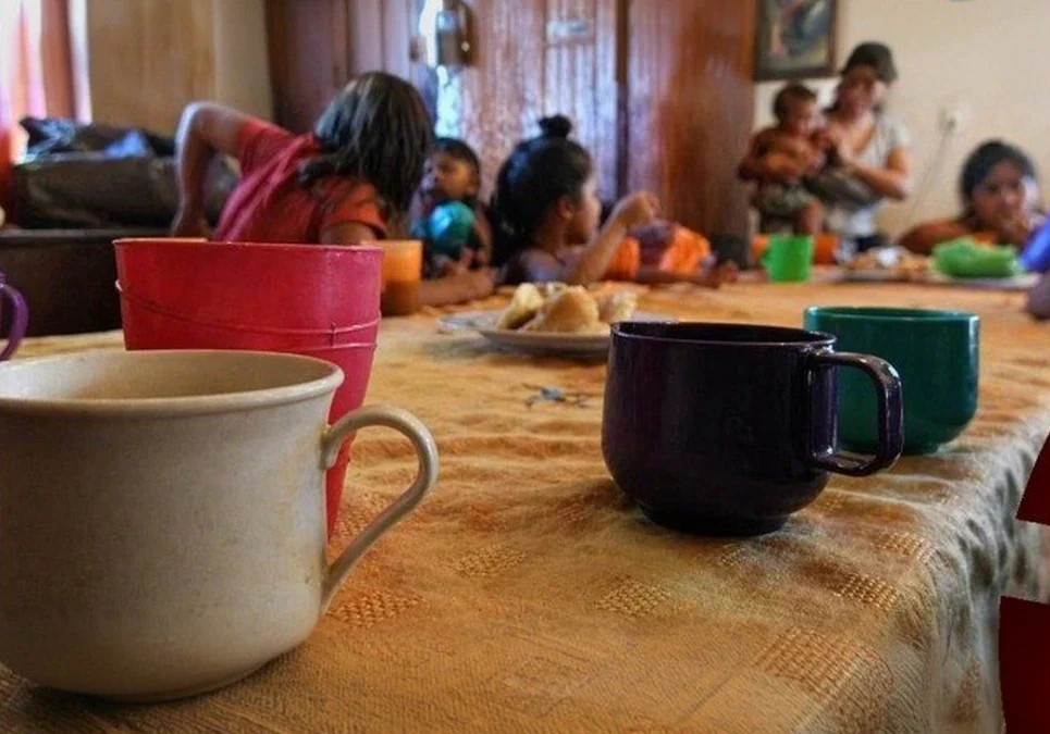 Denuncian falta de comida en barrios populares de Buenos Aires: una niña se descompensó por hambre en un centro asistencial.
