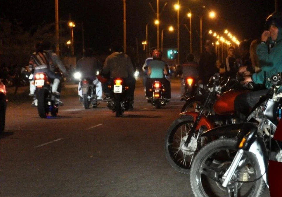 Desbaratan picadas clandestinas en la zona de Av. La Mexicana: había más de 60 motos realizando maniobras peligrosas.
