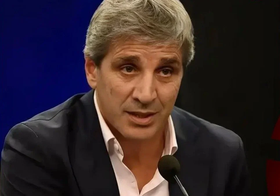 El Ministro de Economía celebra que las familias argentinas estén más endeudadas que nunca: «Hay que desmitificarlo».