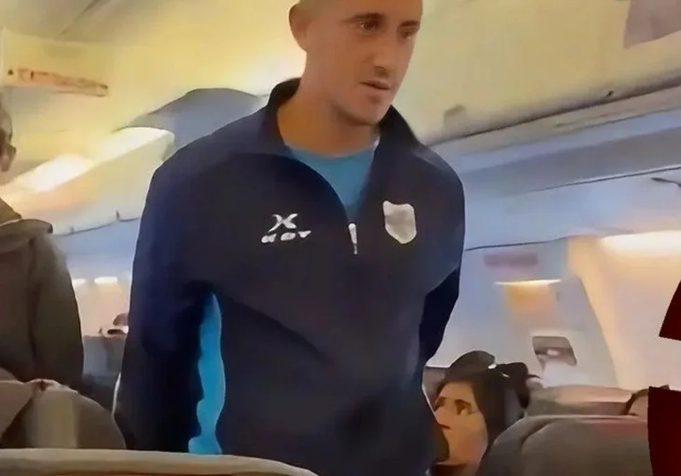 Escándalo en un avión: detuvieron al futbolista Emiliano Endrizzi por gritar que había una bomba antes del despegue.