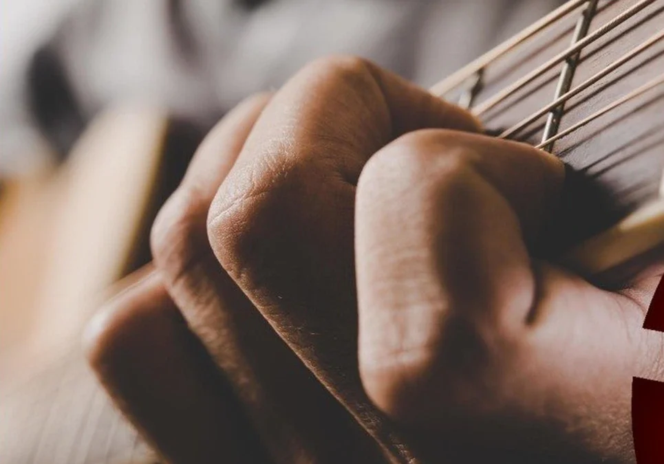 Hernán Robles lanza talleres de canto y guitarra: abren un nuevo espacio de formación artística y terapéutica.