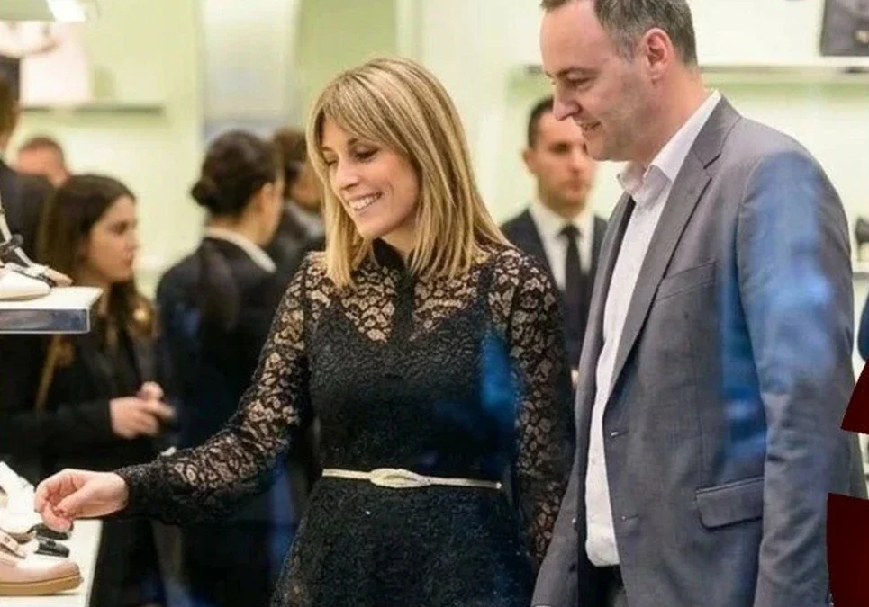 Los pasajes de regreso de Nueva York de Adorni y su esposa costaron más de 10.000 dólares, fueron cargados a la jefatura de gabinete y los pagó el estado nacional.