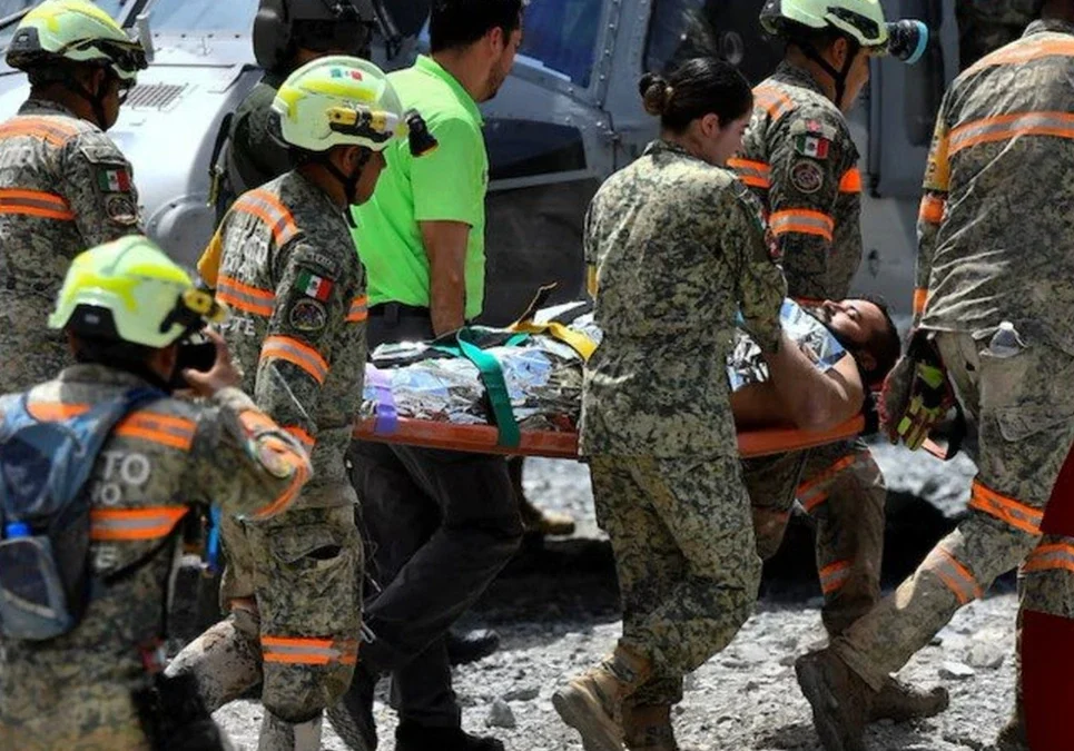 Milagro en una mina de México: buzos localizaron con vida al último de los cuatro mineros accidentados.